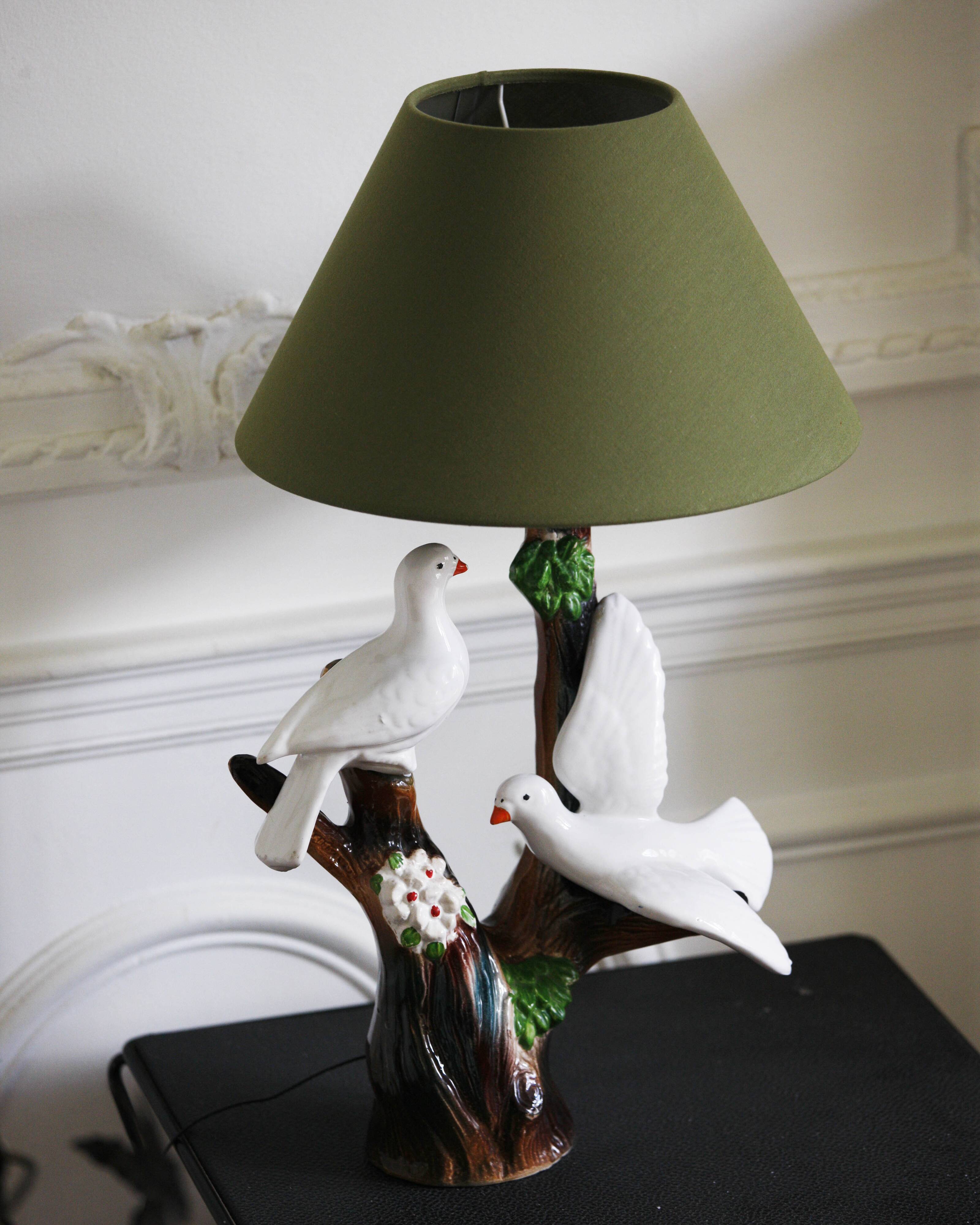 doves ceramic lamp