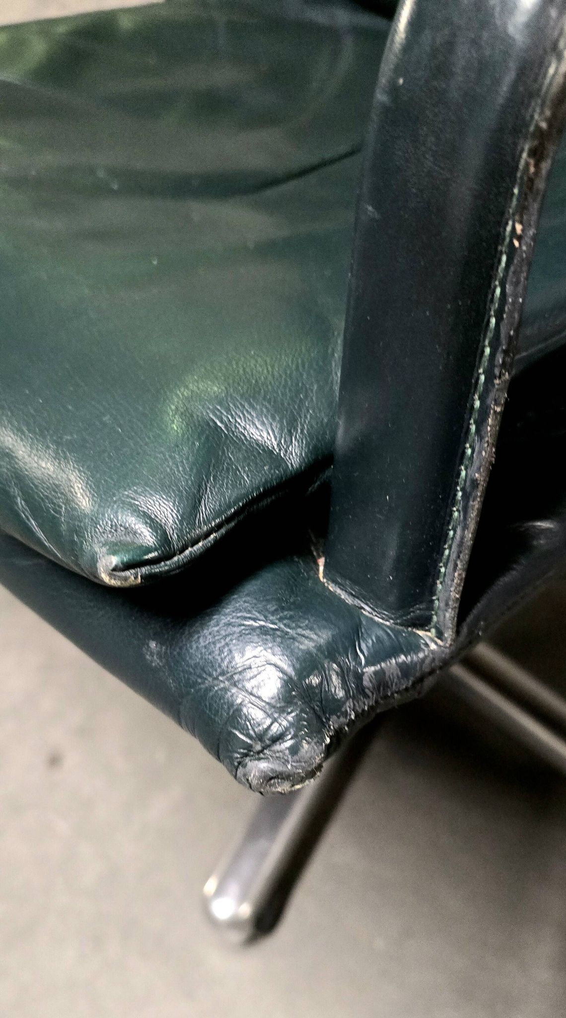 LOOP office chair – Pierluigi Molinari, 1992 – dark green leather