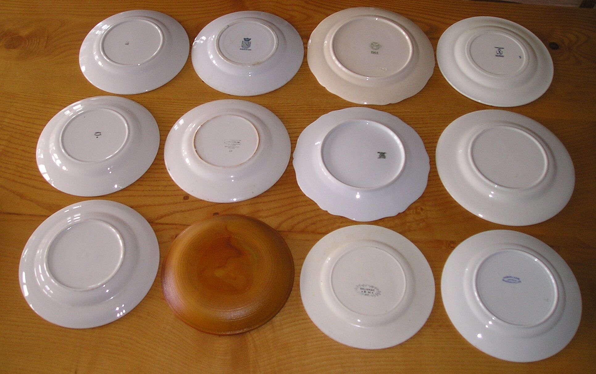 Set of 12 different flat plates