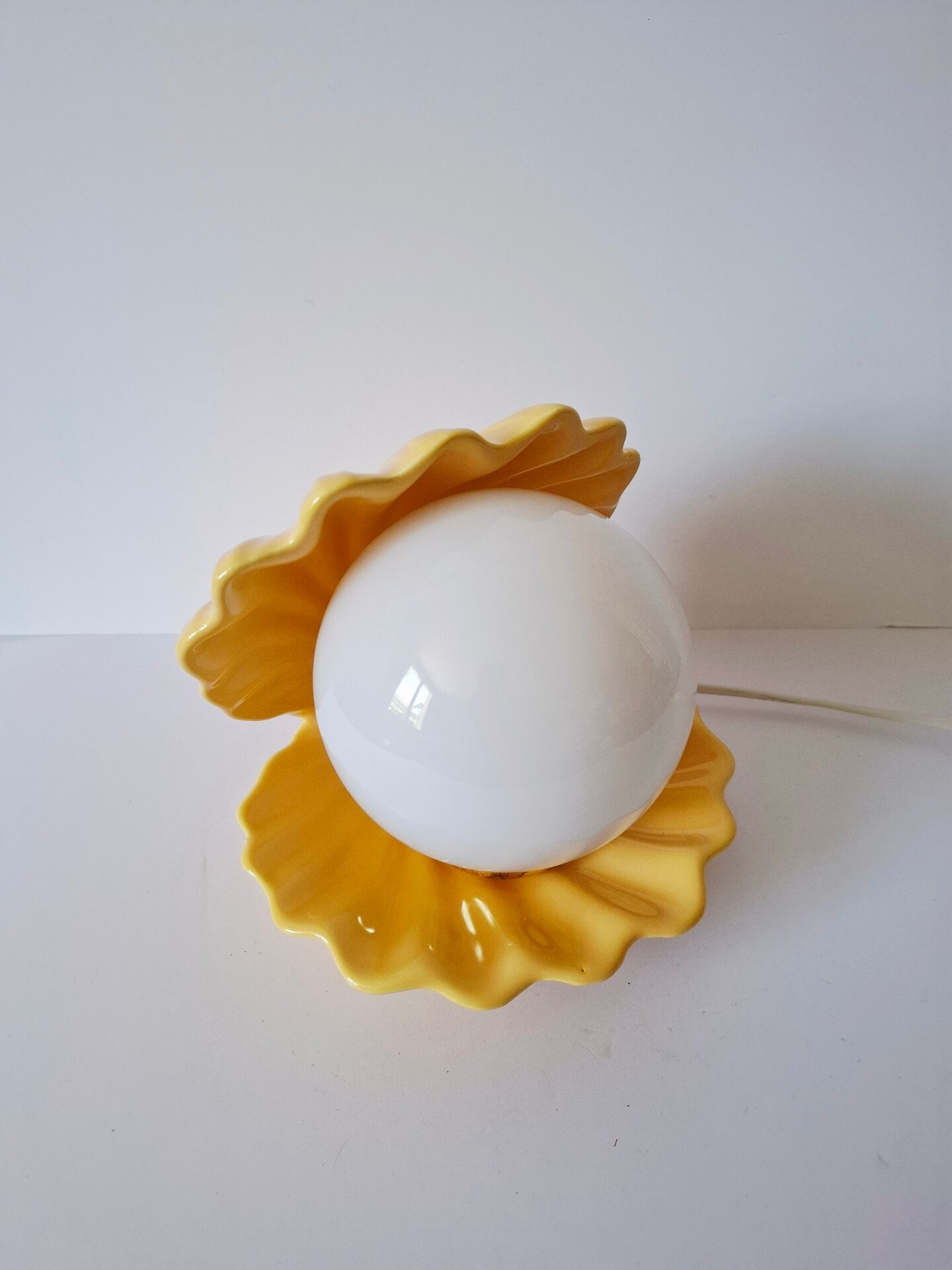 Vintage shell ceramic lamp