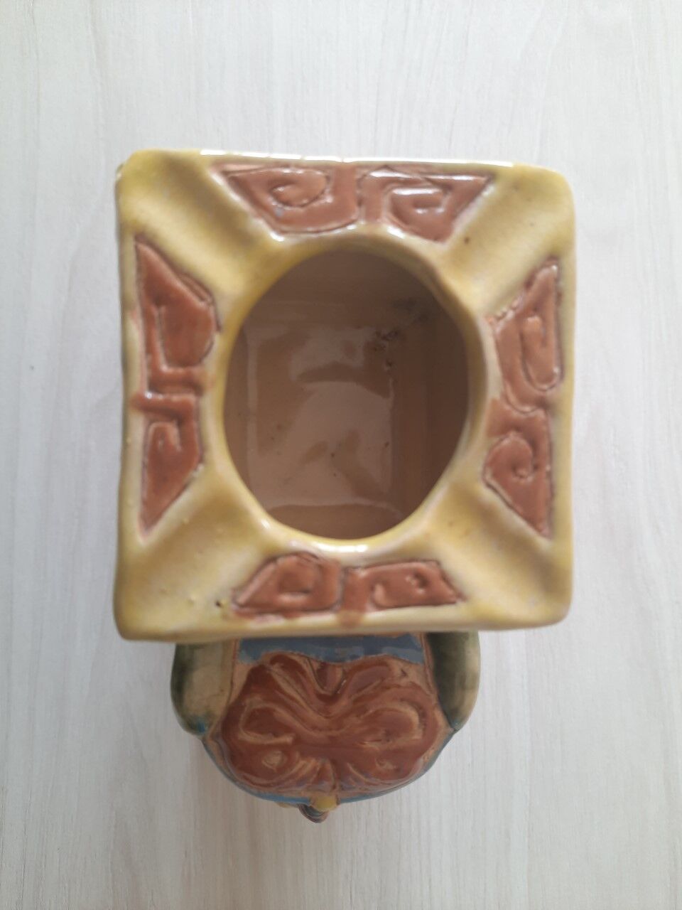 Ceramic ashtray