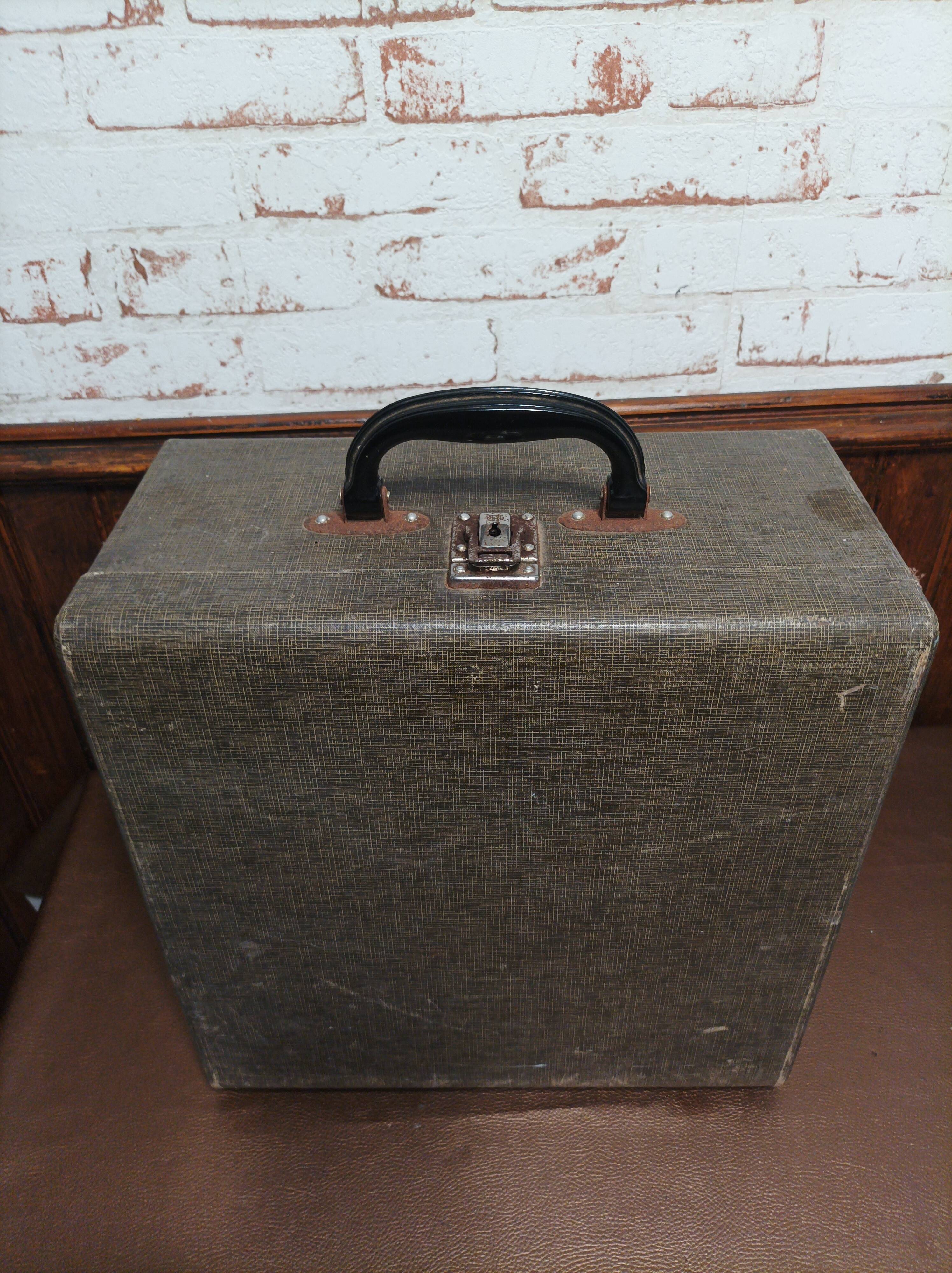 Remington noiseless army green typewriter made in france 50s