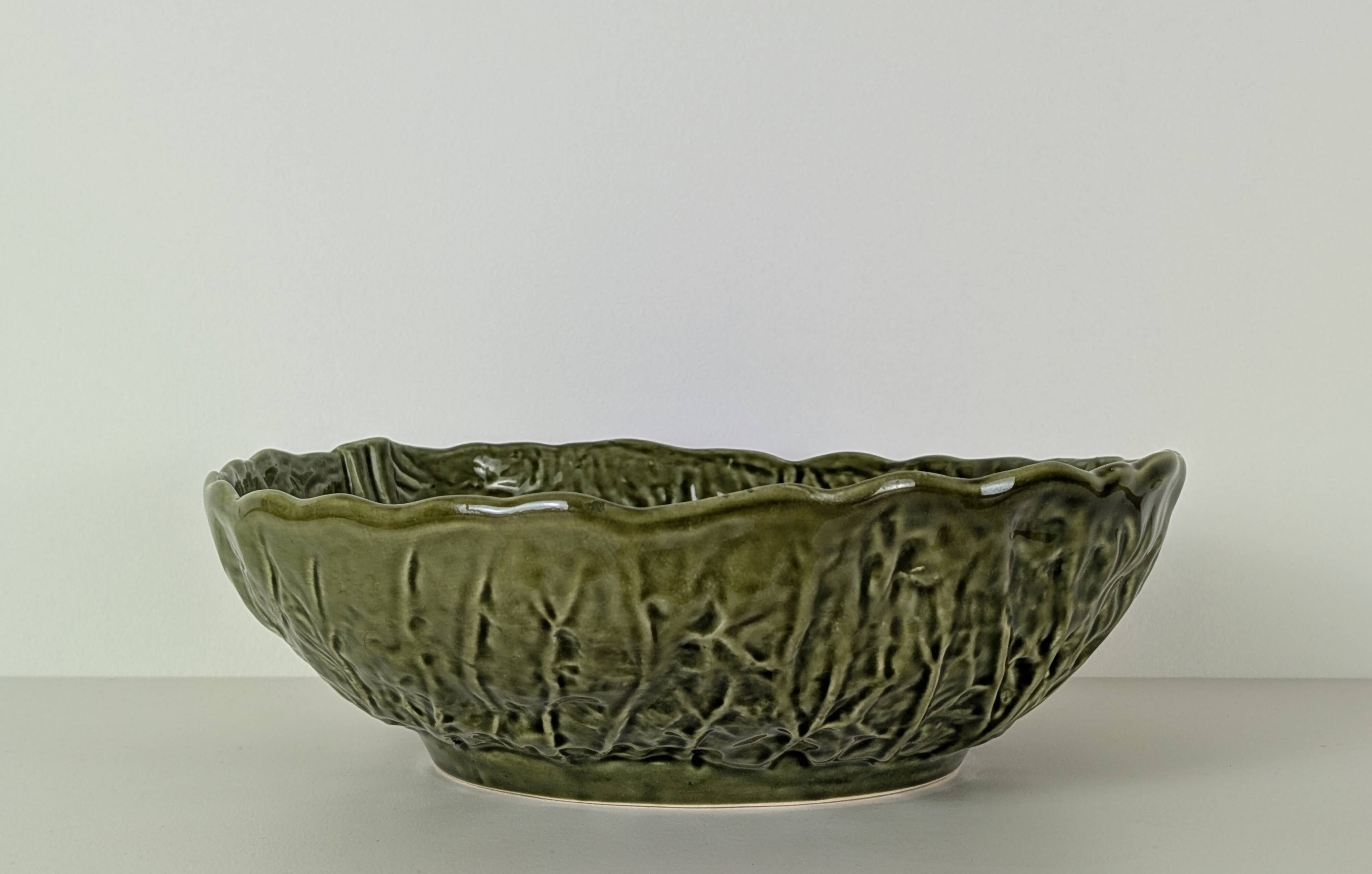 Cabbage leaf salad bowl