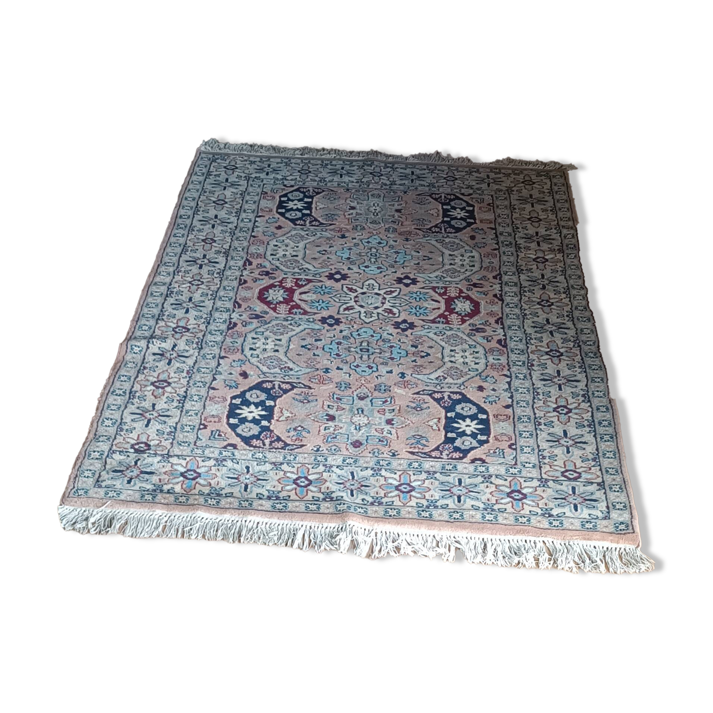 Vintage oriental rug from the 1980s. Handcrafted, handmade.