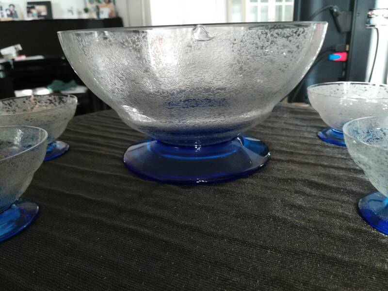 Set including 1 salad bowl and 5 fruit bowls in Daum Nancy crystal from the 40s