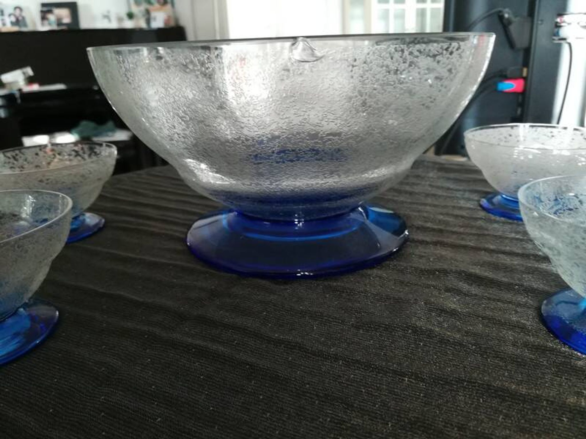 Set including 1 salad bowl and 5 fruit bowls in Daum Nancy crystal from the 40s