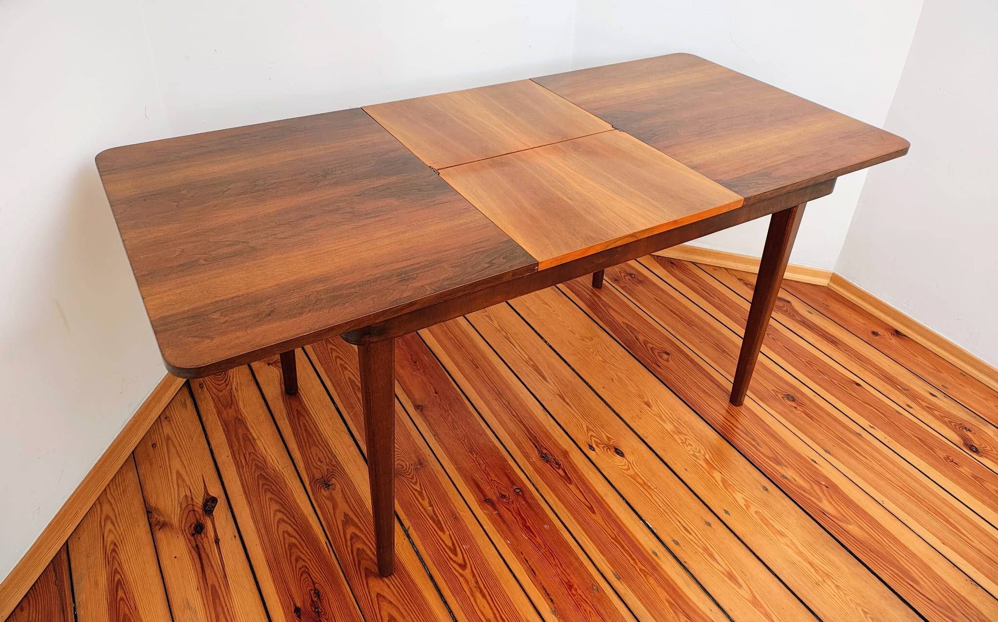 Table extensible tchécoslovaque par Jindřich Halabala pour UP Závody, 1950