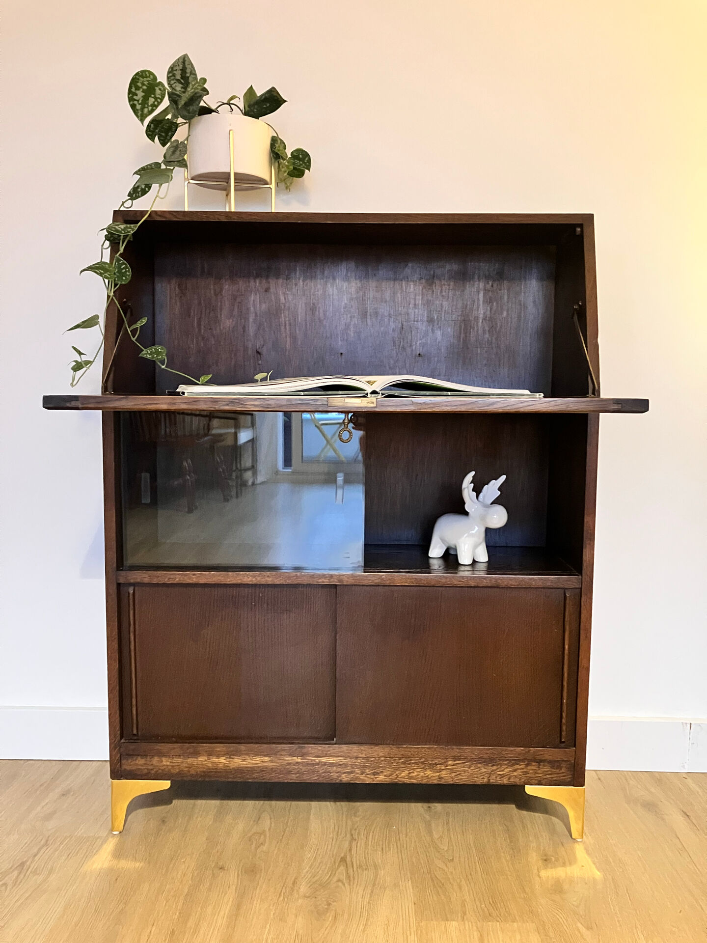 Solid oak secretary with golden feet