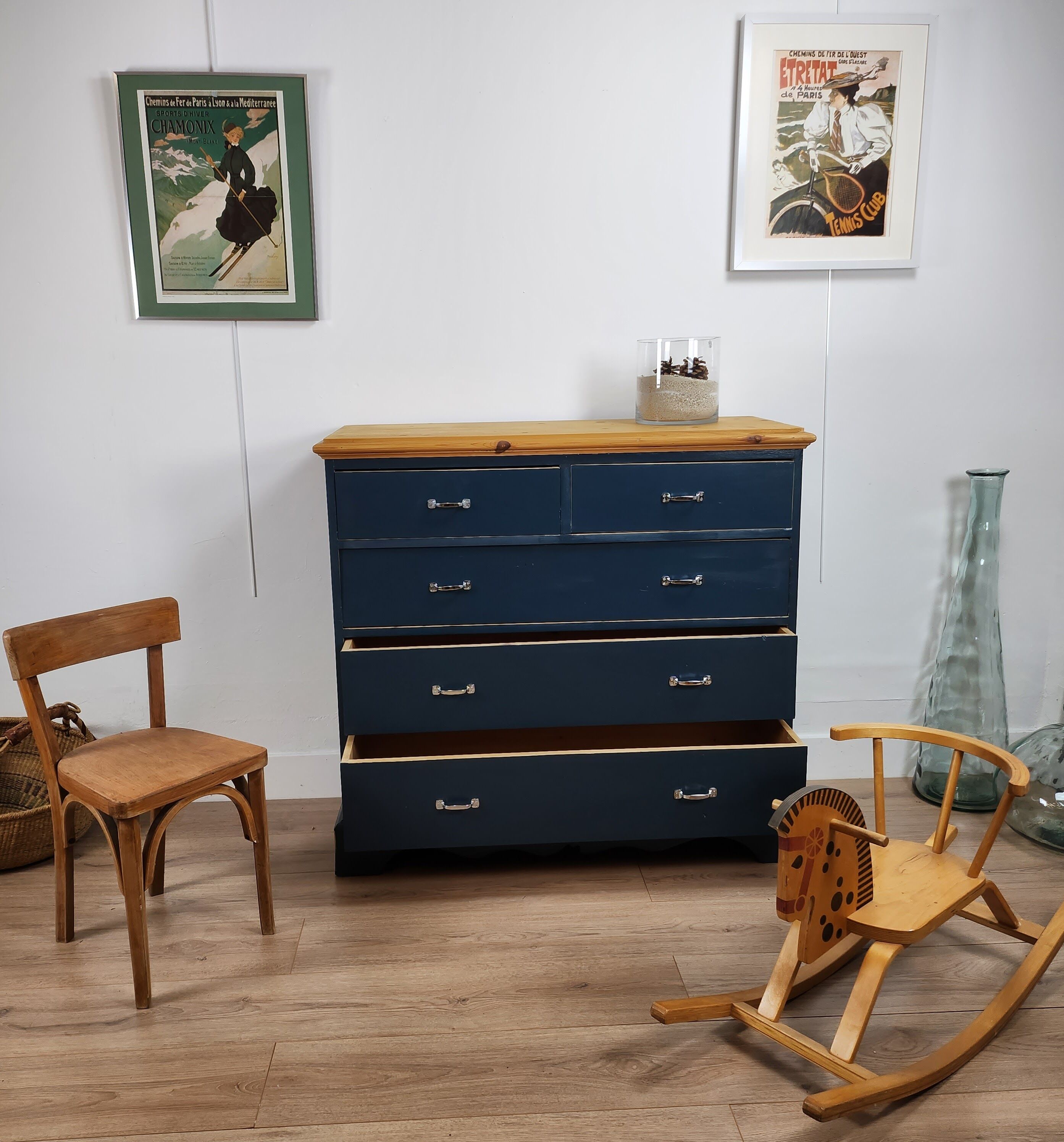Dressing table