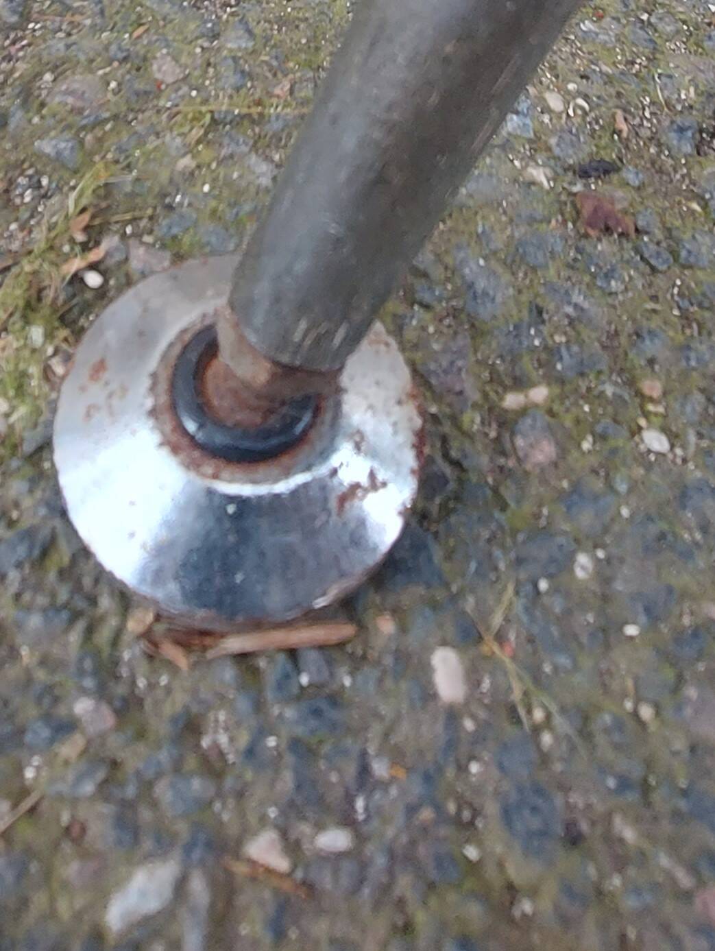 1 chaise noire 1960/70