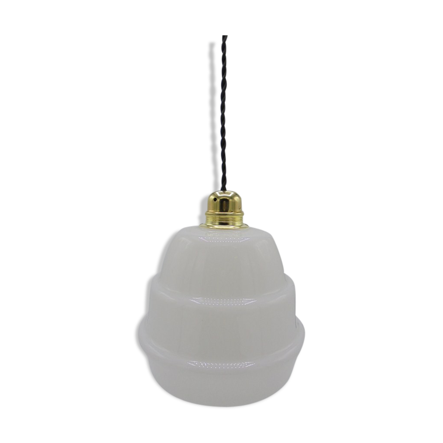 Opaline suspension