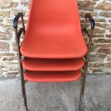 3 chairs with armrests Robin Day