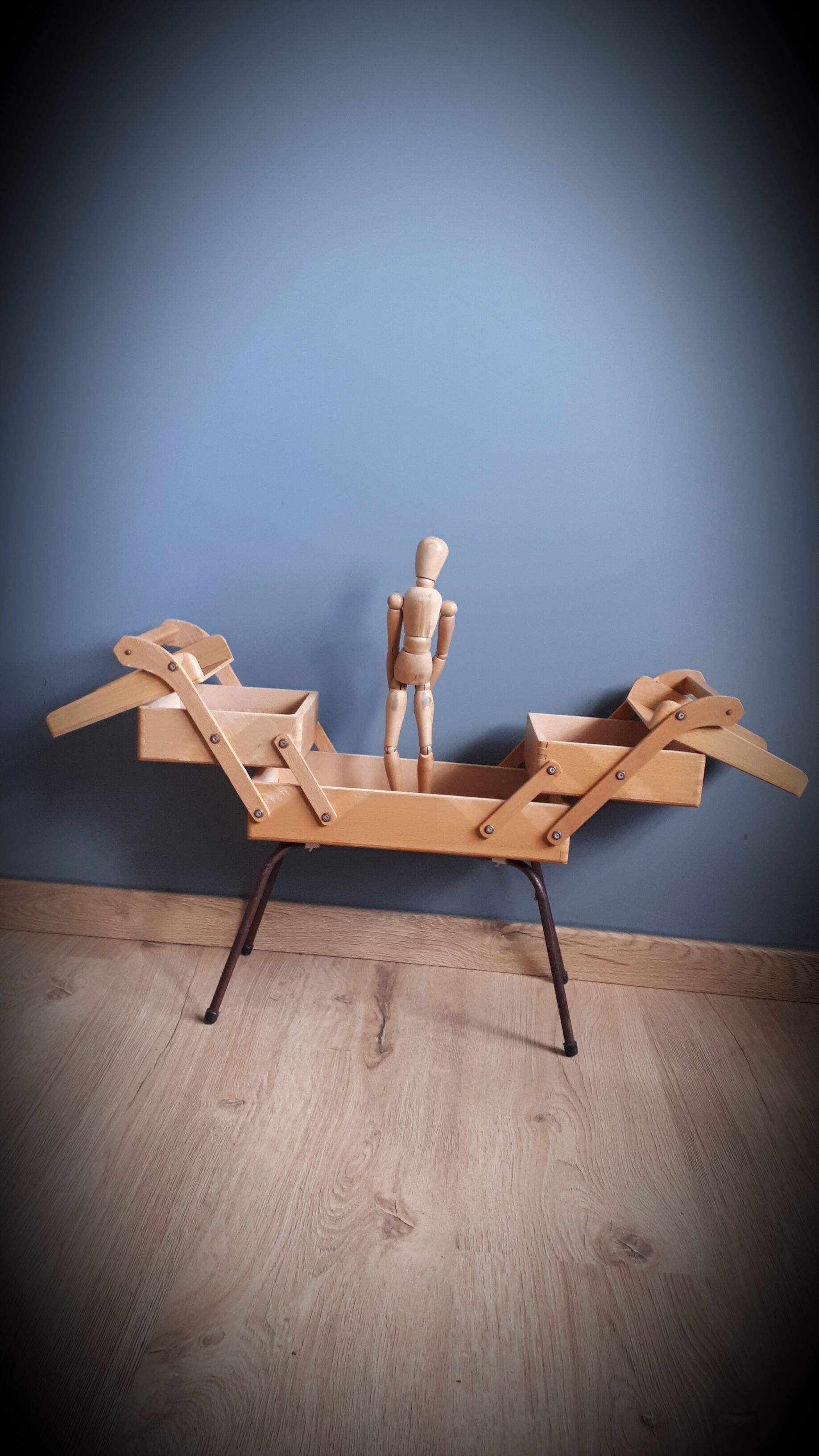 Former sewing worker on feet