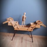 Former sewing worker on feet