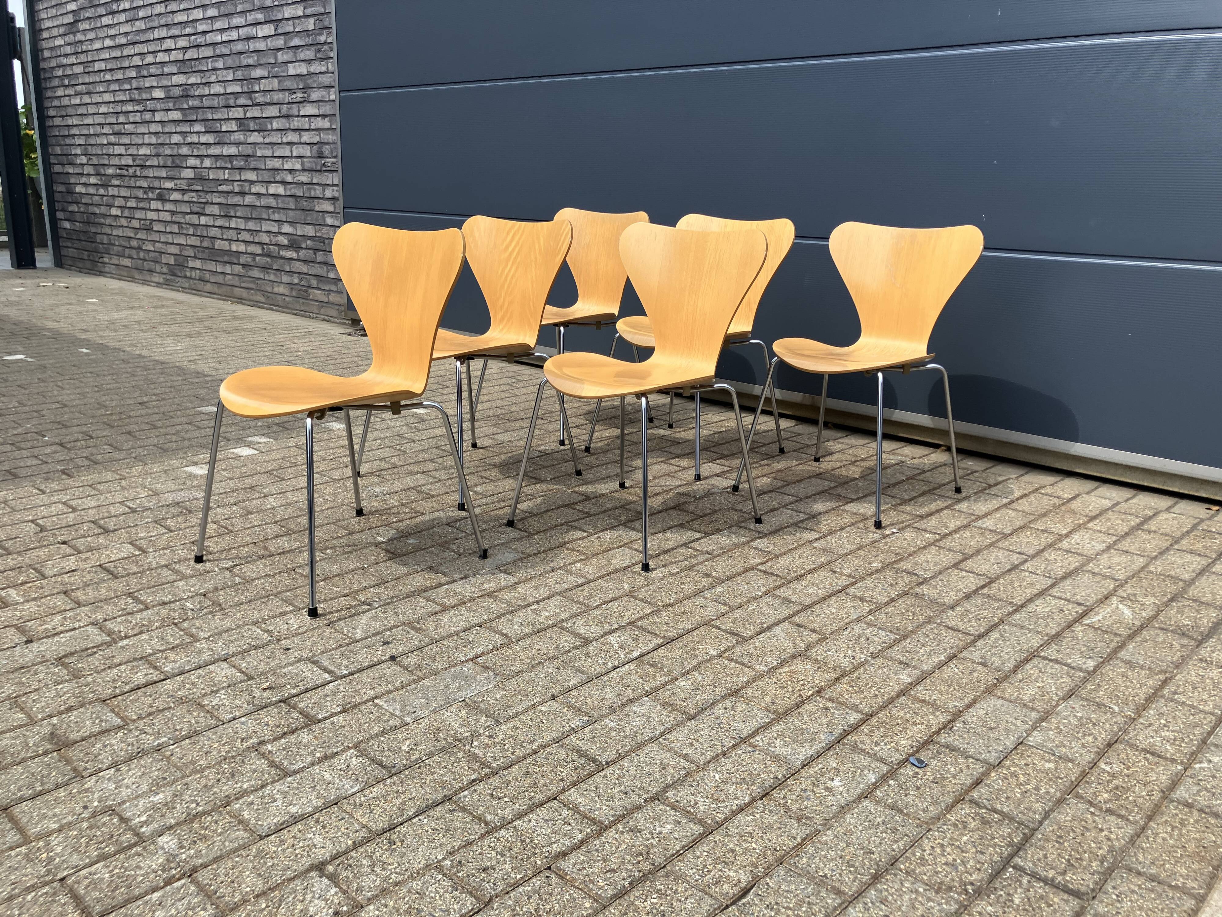 Fritz Hansen series 7 Vlinderstoelen naturel hout 1988