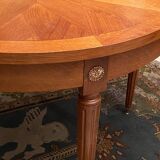 Louis XVI style round table in blond oak tray with rosette decoration
