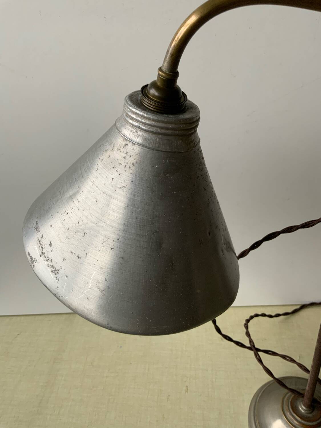 Desk lamp