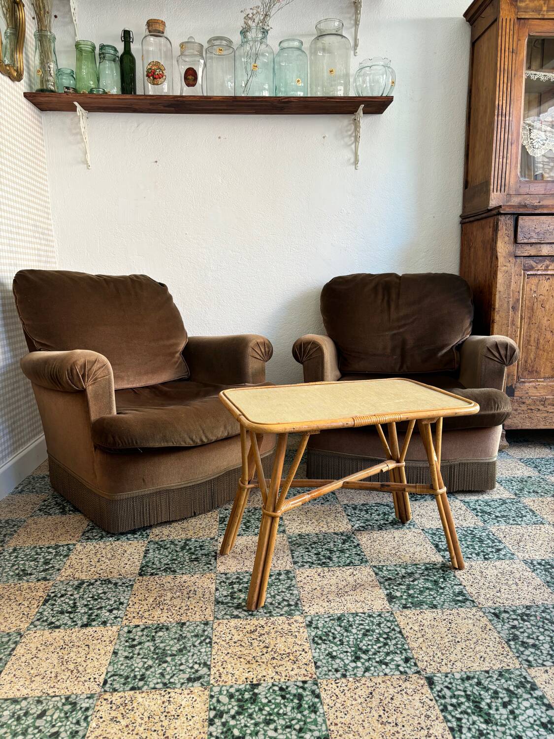 Velvet frog armchairs