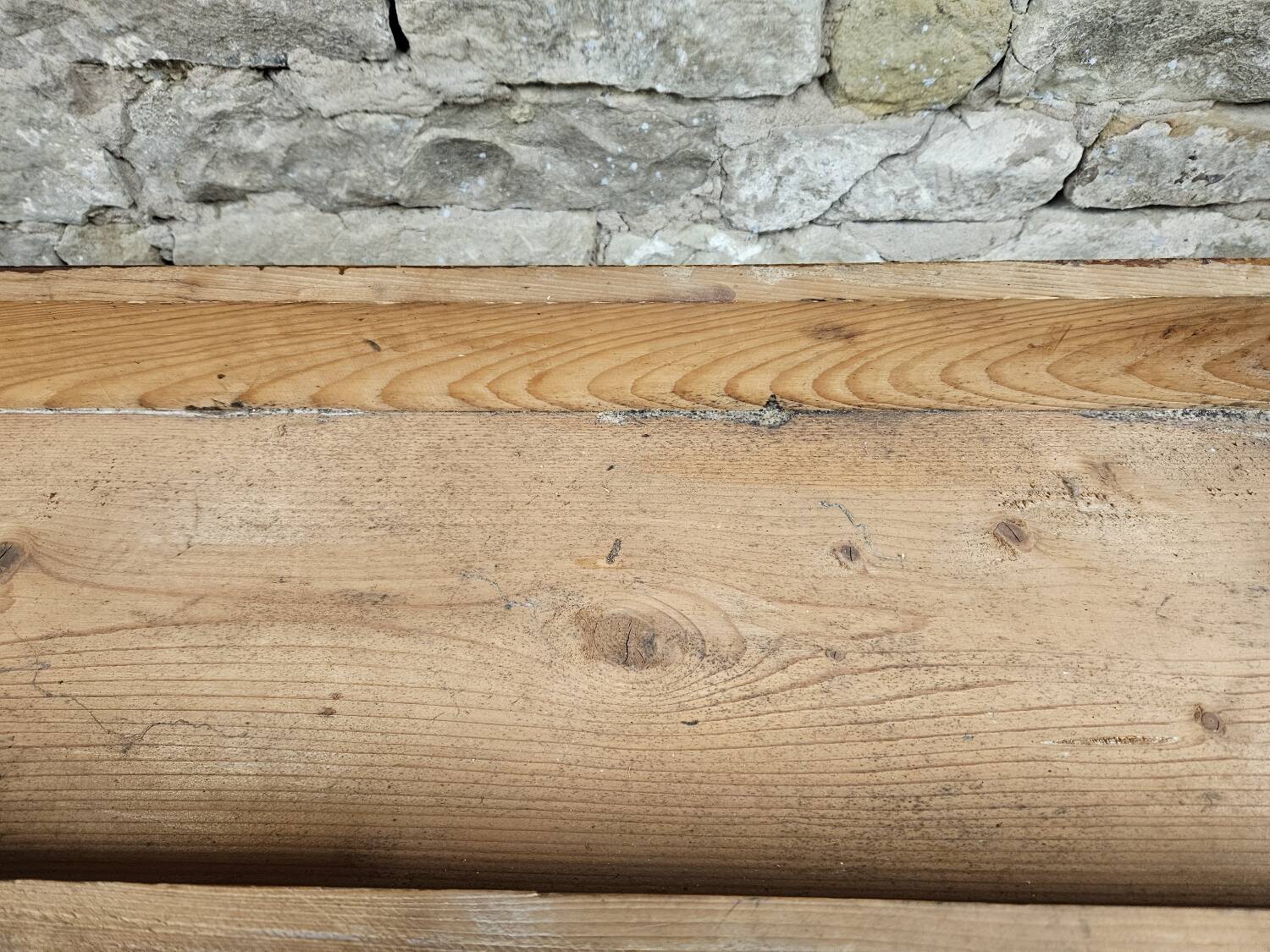 Lot deux bancs de ferme sapin vintage