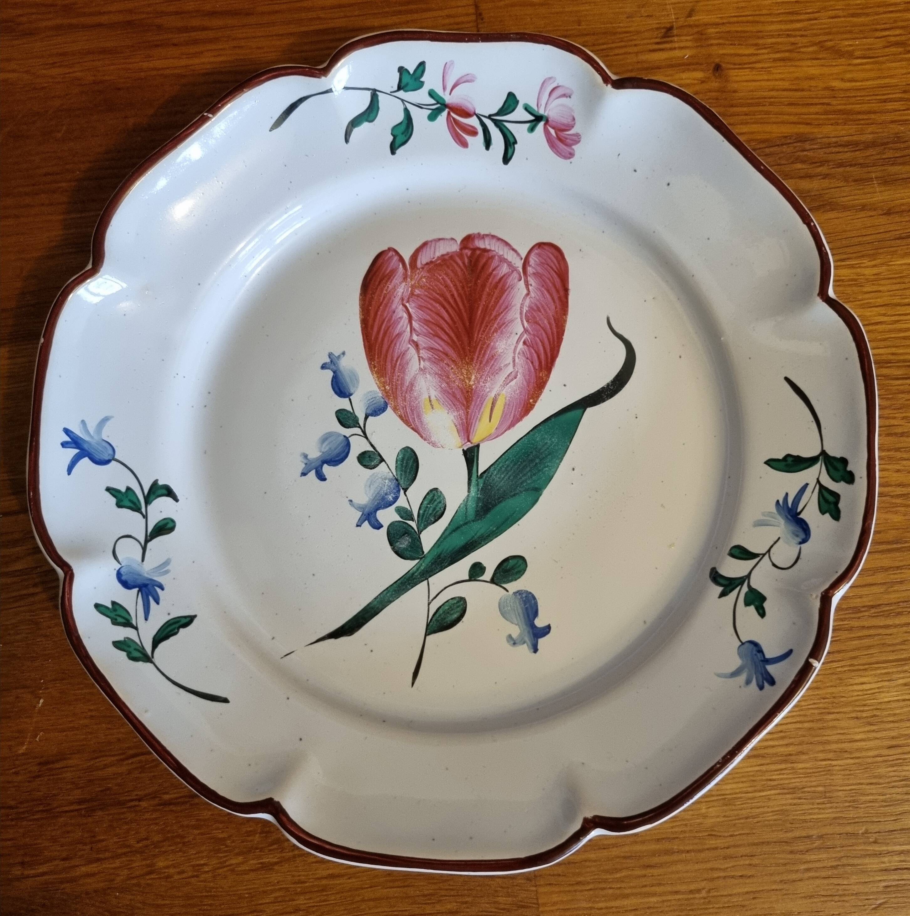 Old plate Les Islettes Lunéville Tulip motif