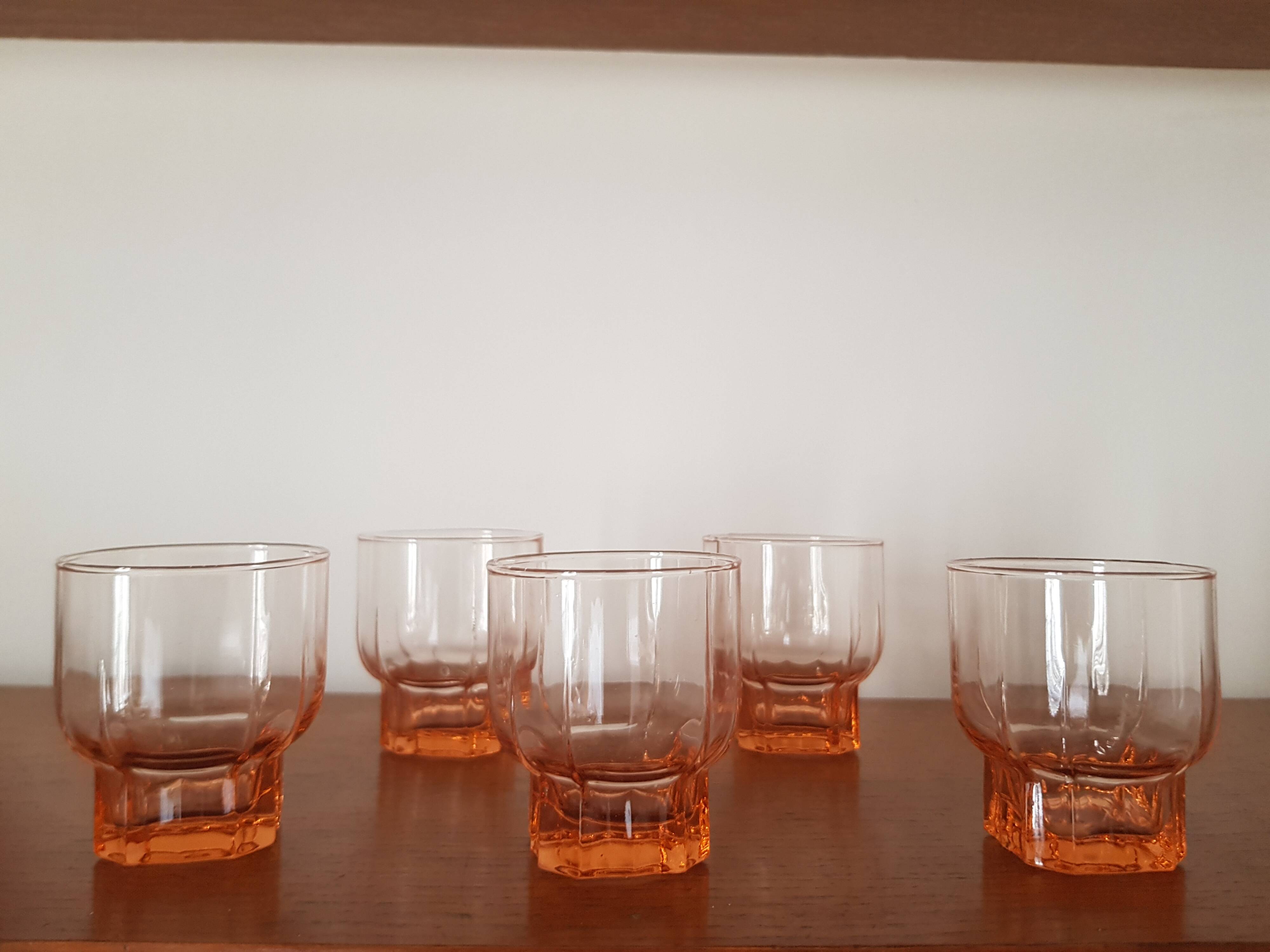 Set of 5 molded pink water glasses