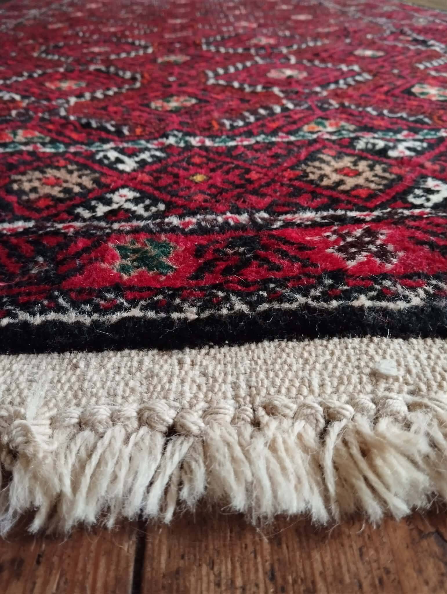 Handmade Belouch Persian rug 184x108cm