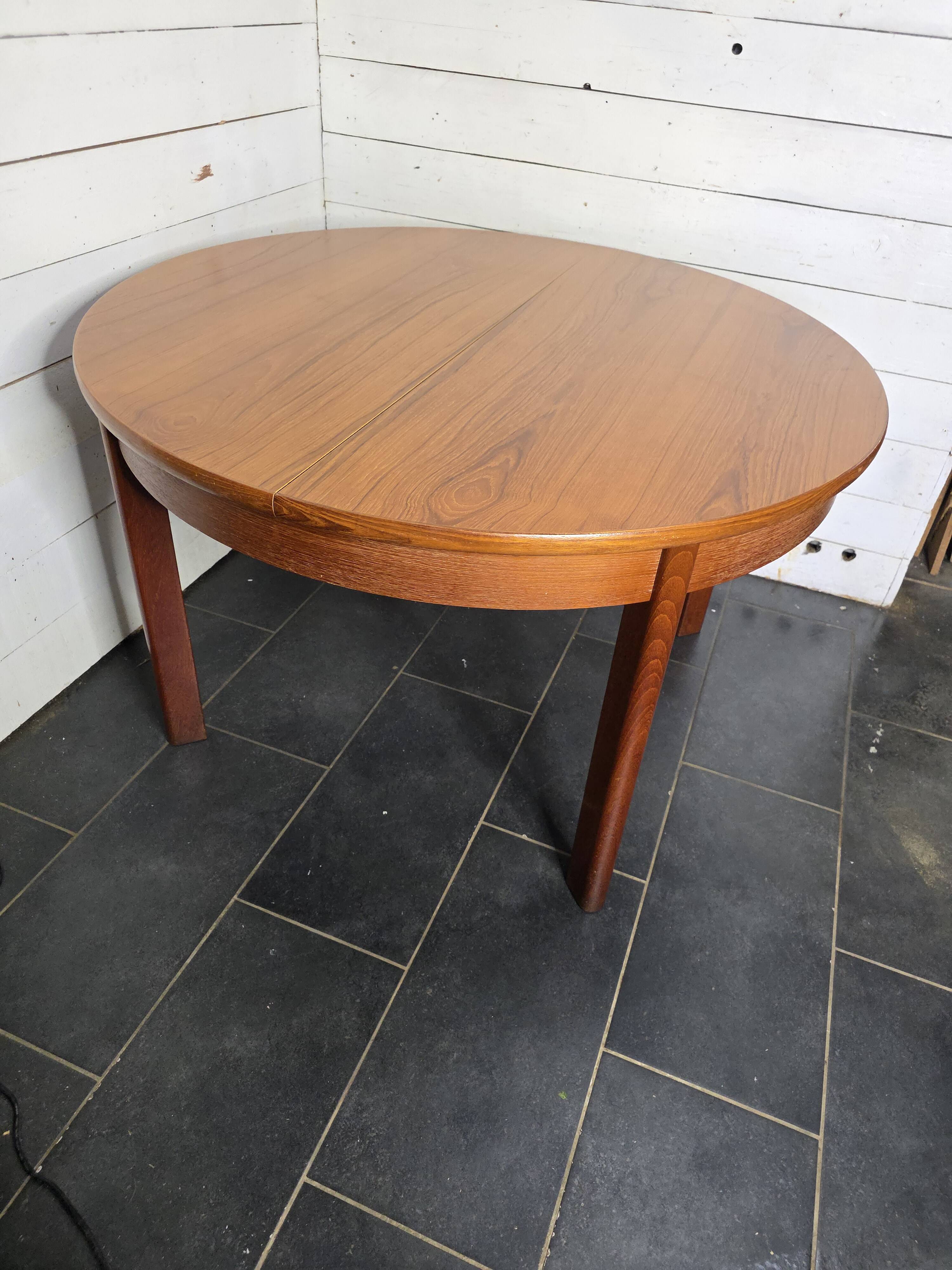 Vintage 60s extendable round teak table