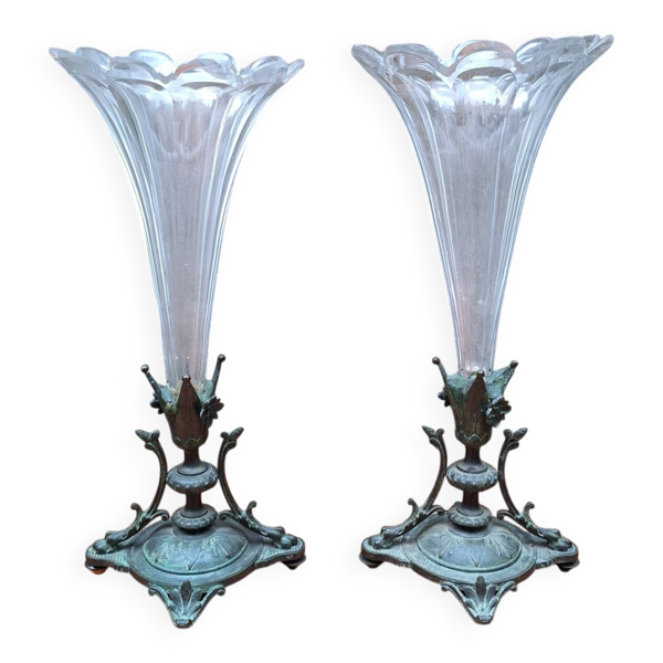 Paire de vases cornet en bronze et cristal XIXème