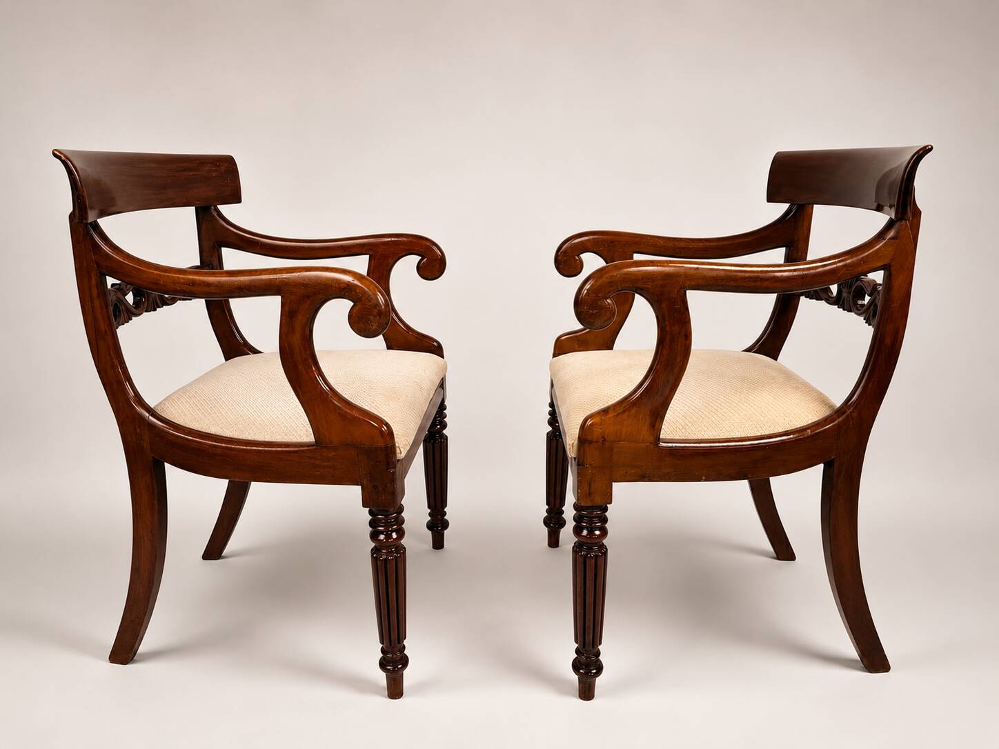 Pair of English mahogany armchairs from the 19th century – Regency style