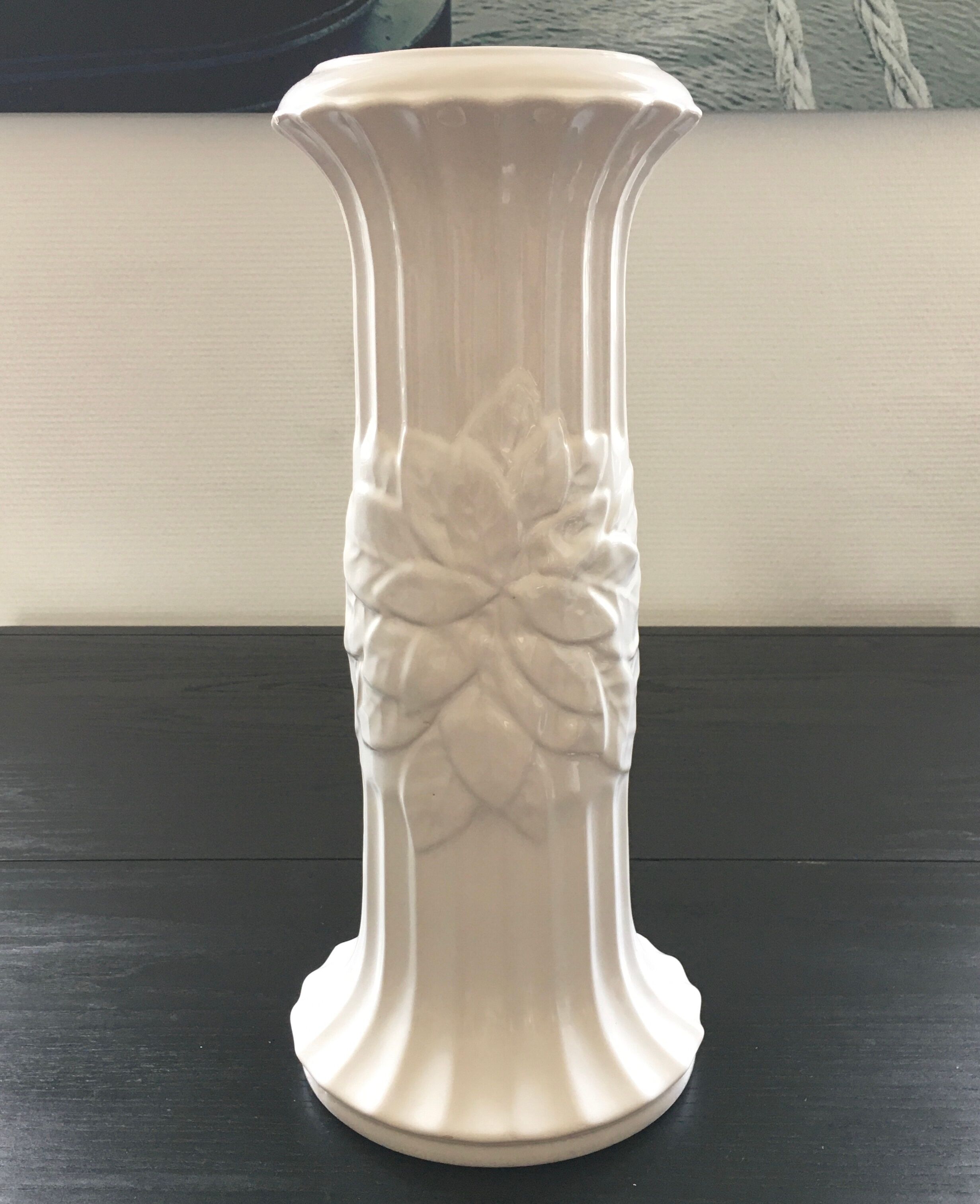 Earthenware column with floral decoration