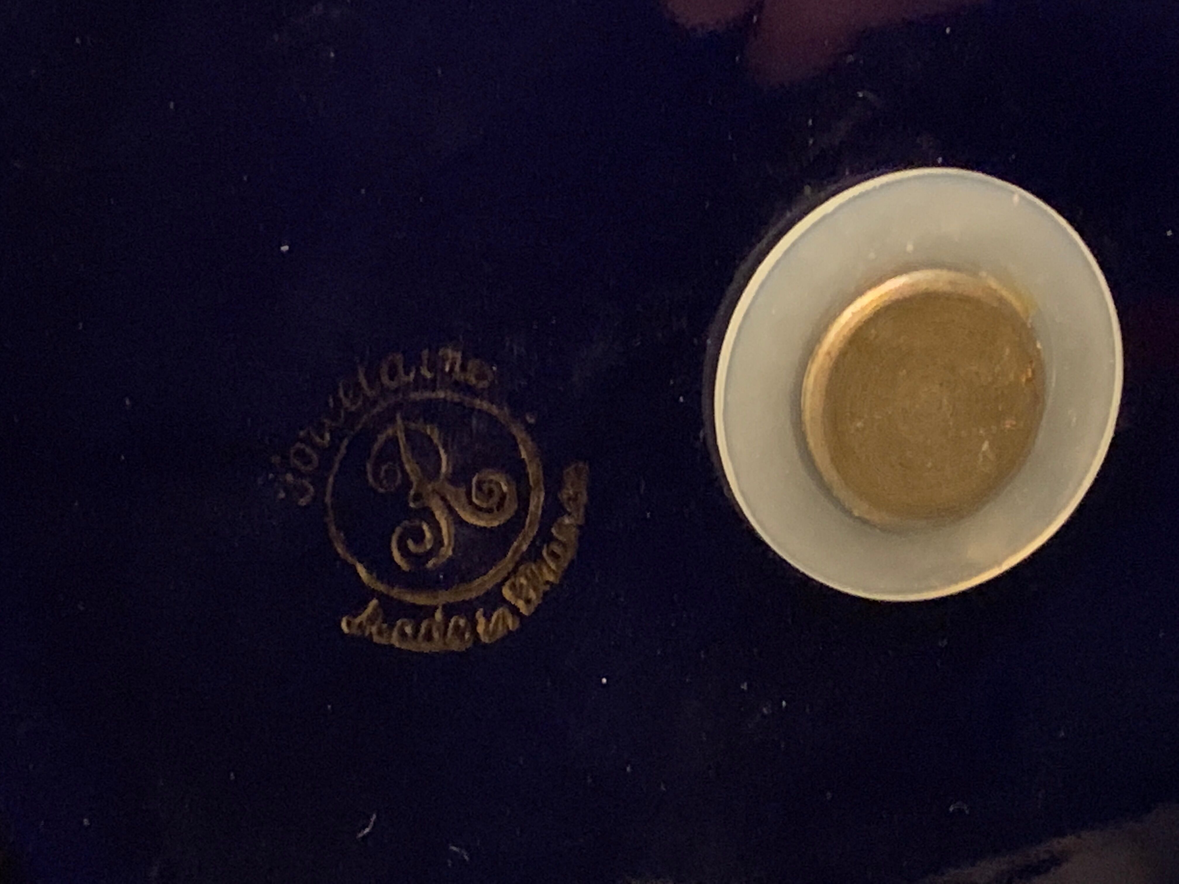 Cobalt blue porcelain display or servant, 3 floors