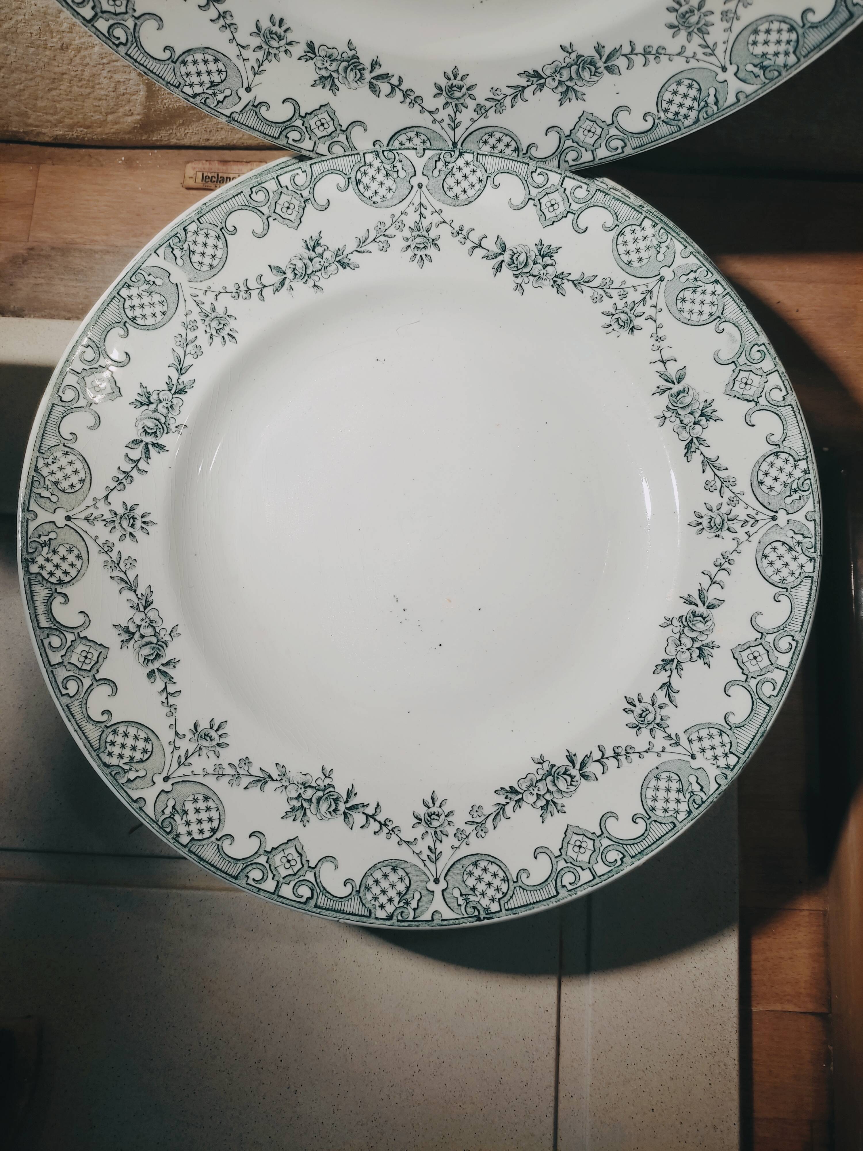 6 old plates in earthenware model Versailles