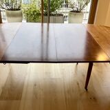 Extendable round table in solid walnut, 125cm in diameter, 5 extensions.