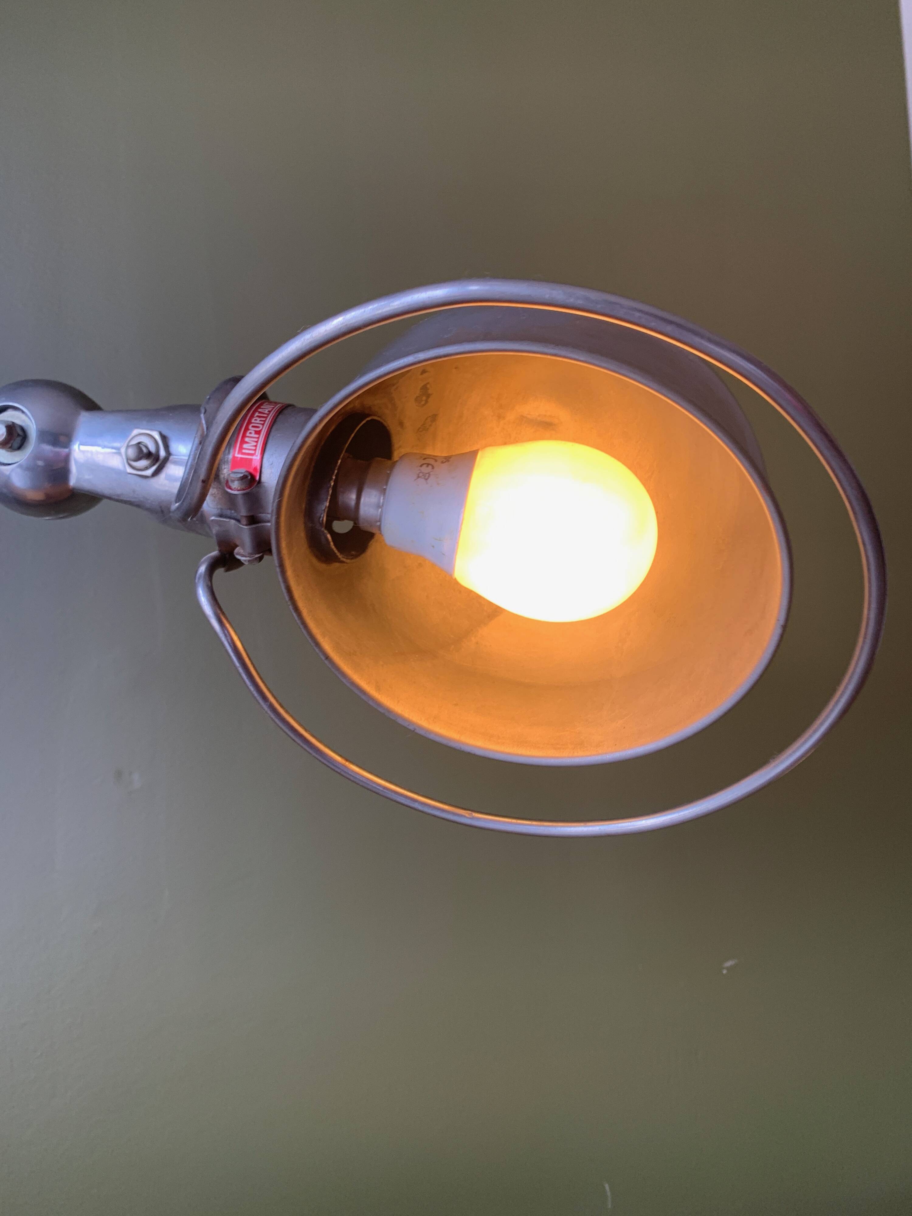 Bureau industriel des poste modifié + lampe Jieldé