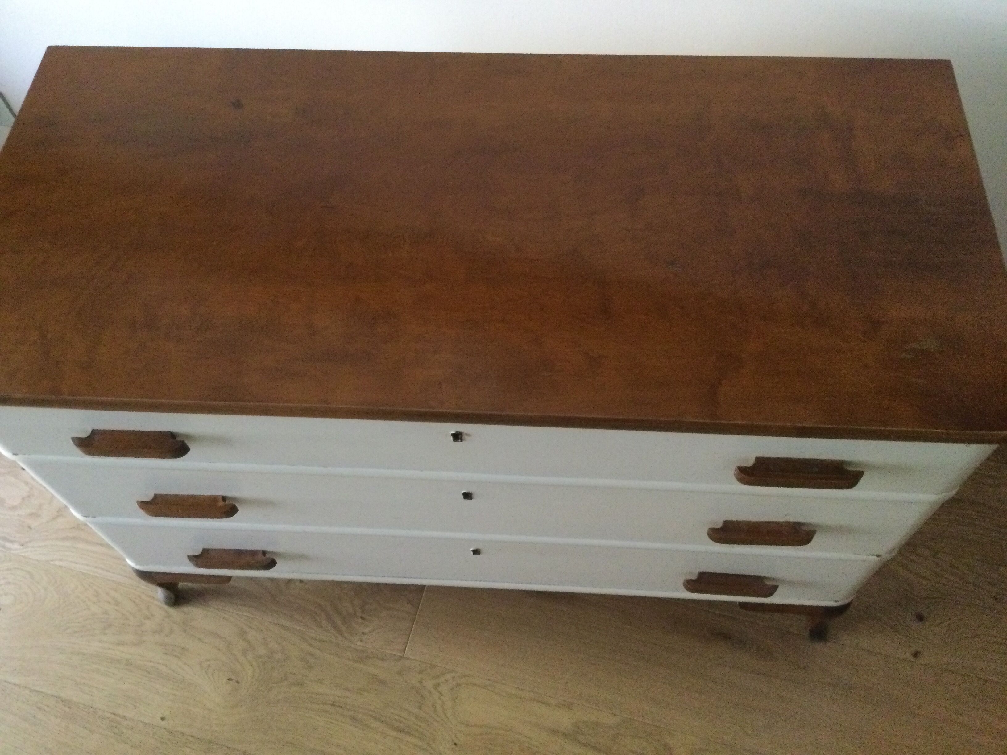 Commode suédoise