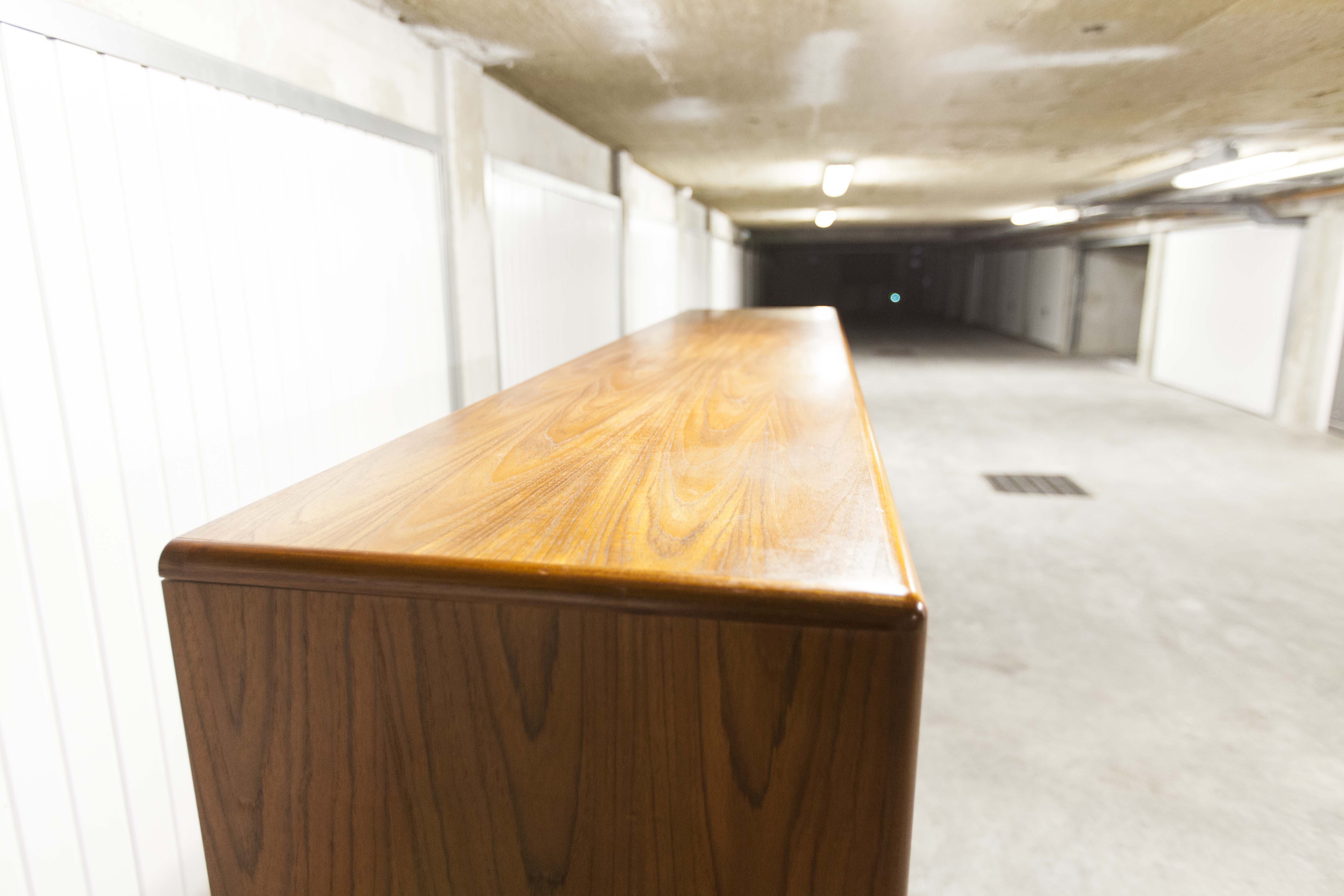 Scandinavian high enfilade 1960 solid teak