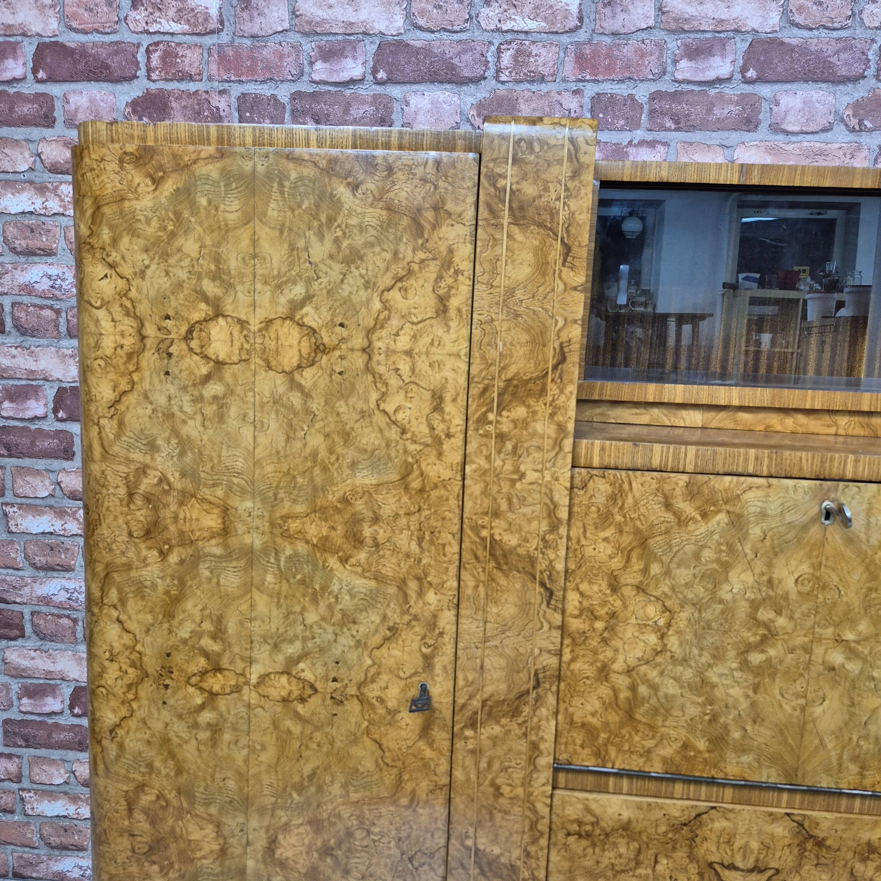 Buffet Art Déco asymétrique en noyer burl – Style "Gratte-ciel", années 1930