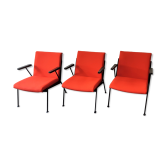 Red 'Oase' lounge chair with armrests by Wim Rietveld for Ahrend de Cirkel, 3 available