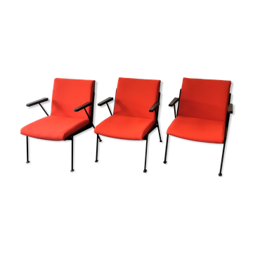 Red 'Oase' lounge chair with armrests by Wim Rietveld for Ahrend de Cirkel, 3 available