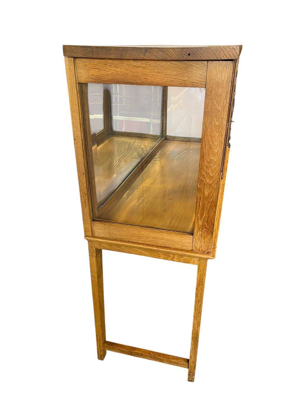 Display cabinet/tea cabinet/vintage wooden shelf