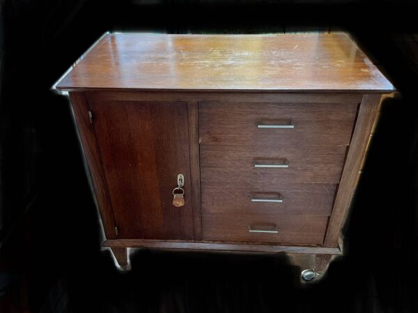 Commode vintage sur roulettes années 60/79