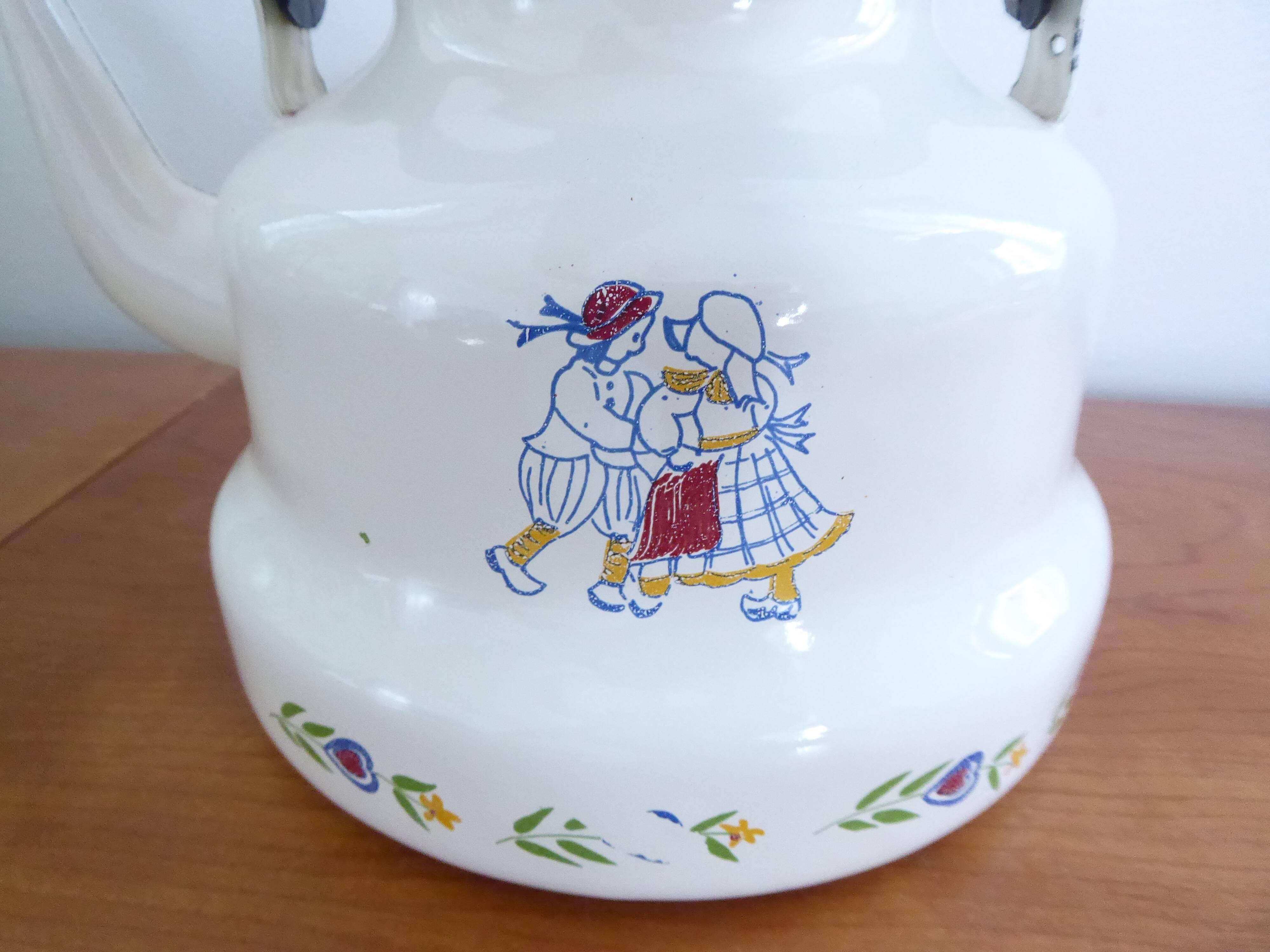 Enamelled sheet metal kettle