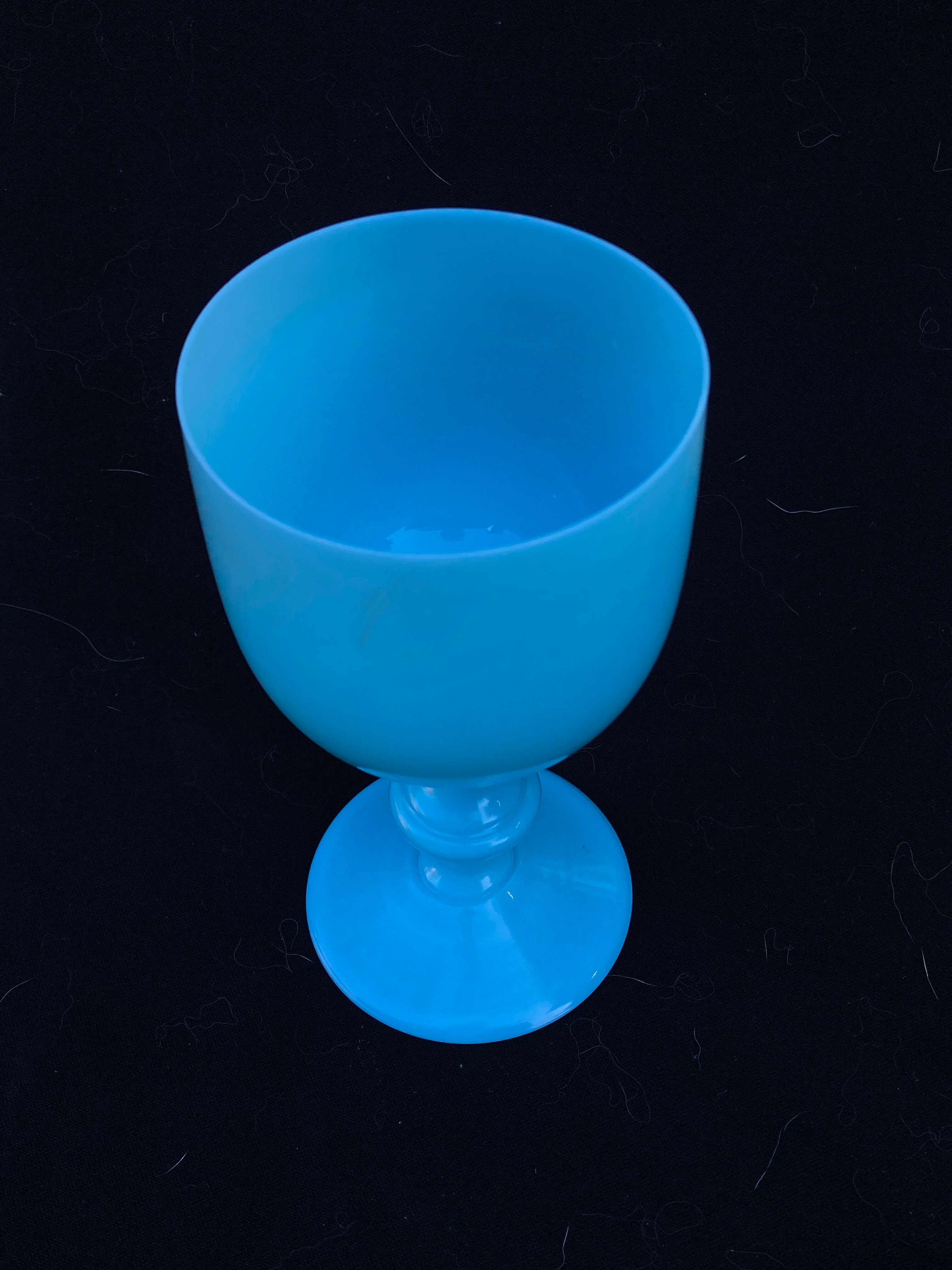 Calyx cut in blue opaline glass Portieux