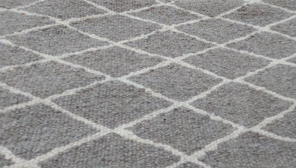 Tapis berbère gris et blanc traditionnel 200x150cm