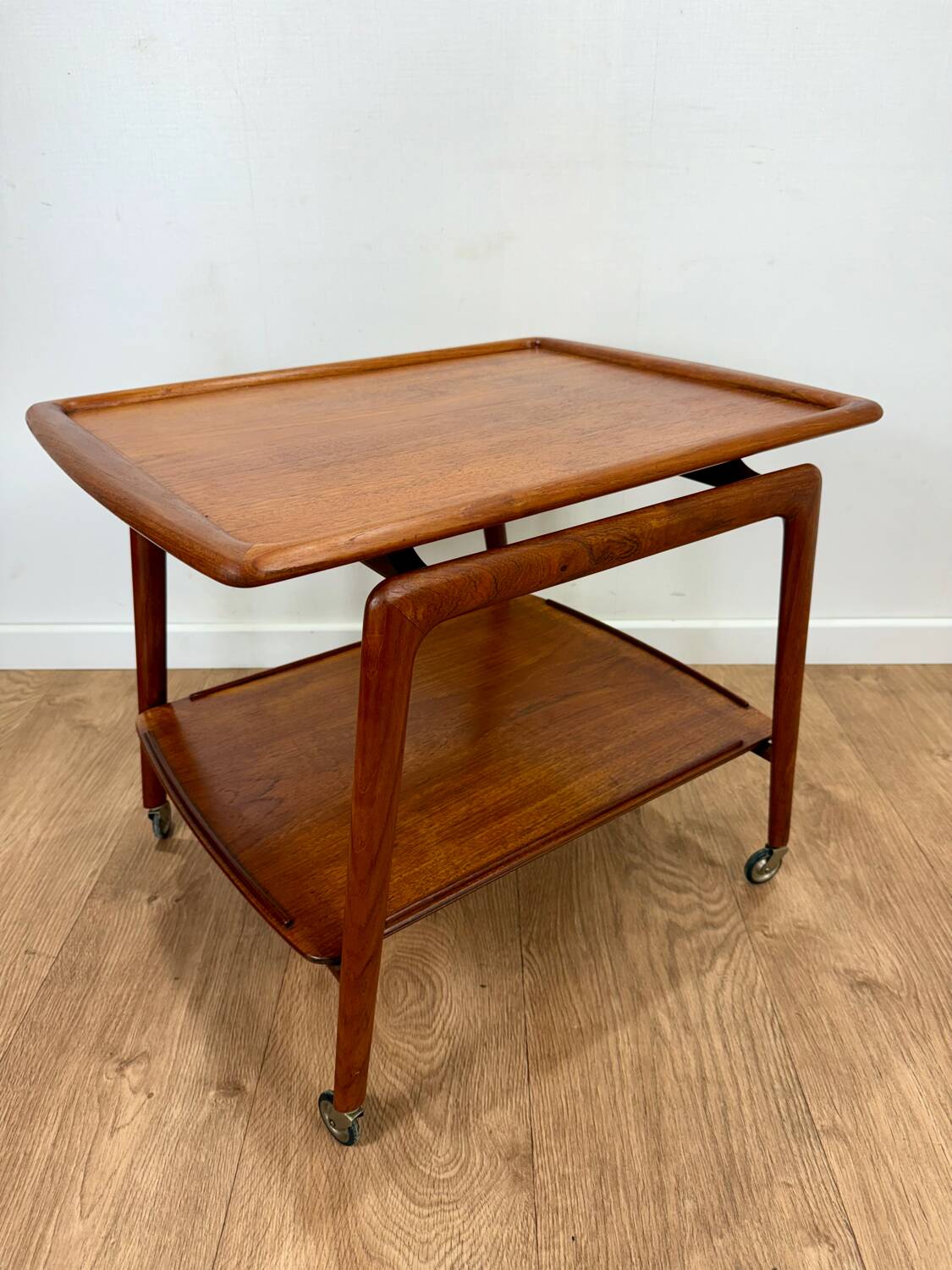 MK trolley by Arne Hovmand-Olsen