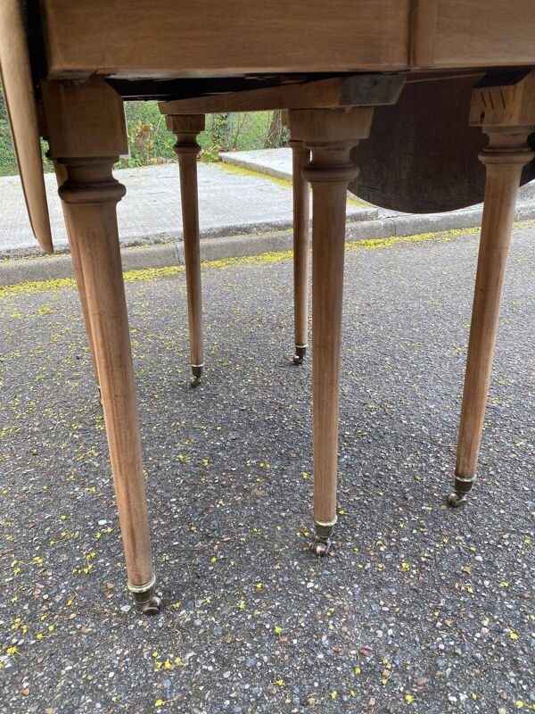 Table à manger ronde extensible Louis Philippe à volets rénovée du 18ème