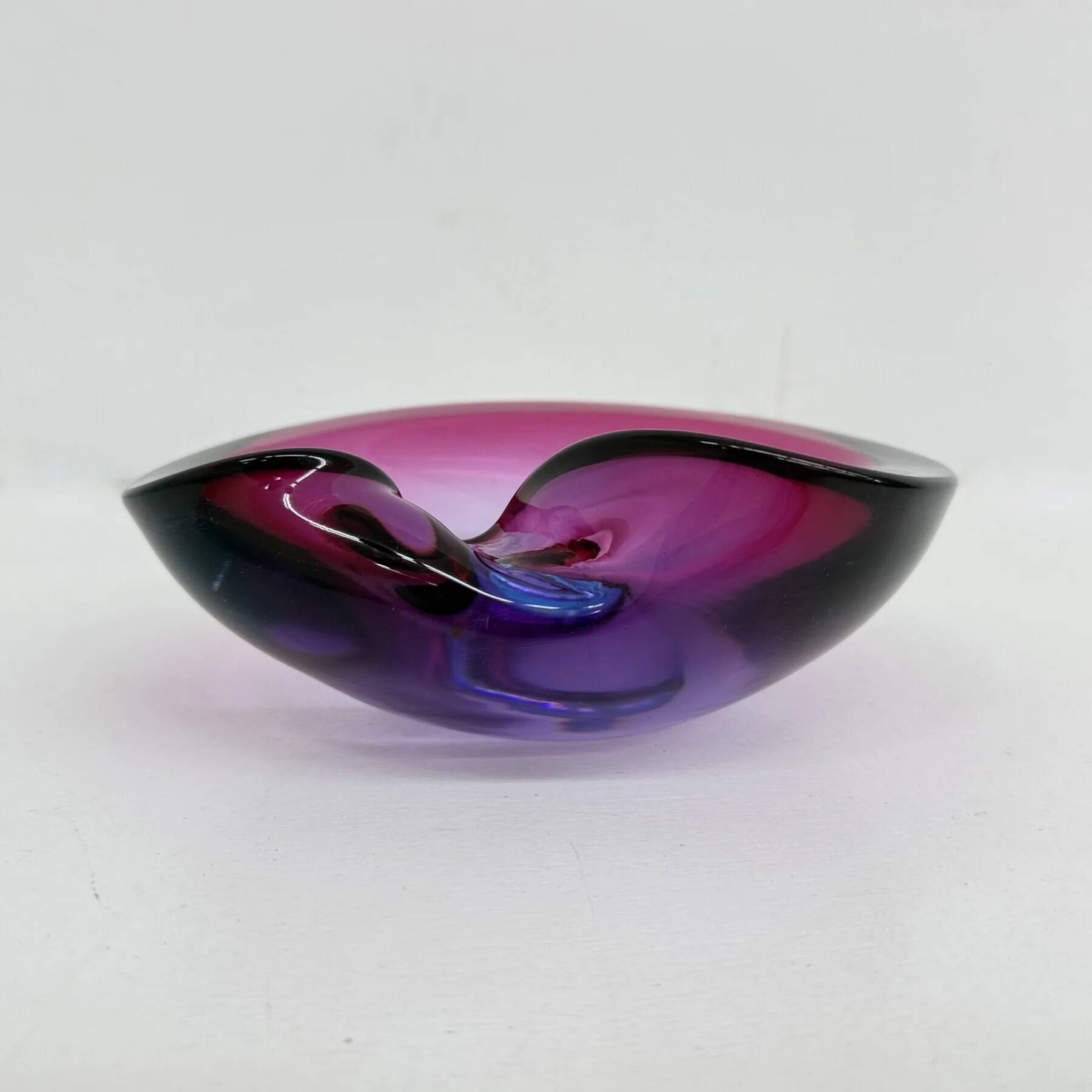 Set of 3 Murano Sommerso pink glass bowls, 1970s