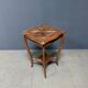 Table d'appoint en bois sculpté antique et élégant