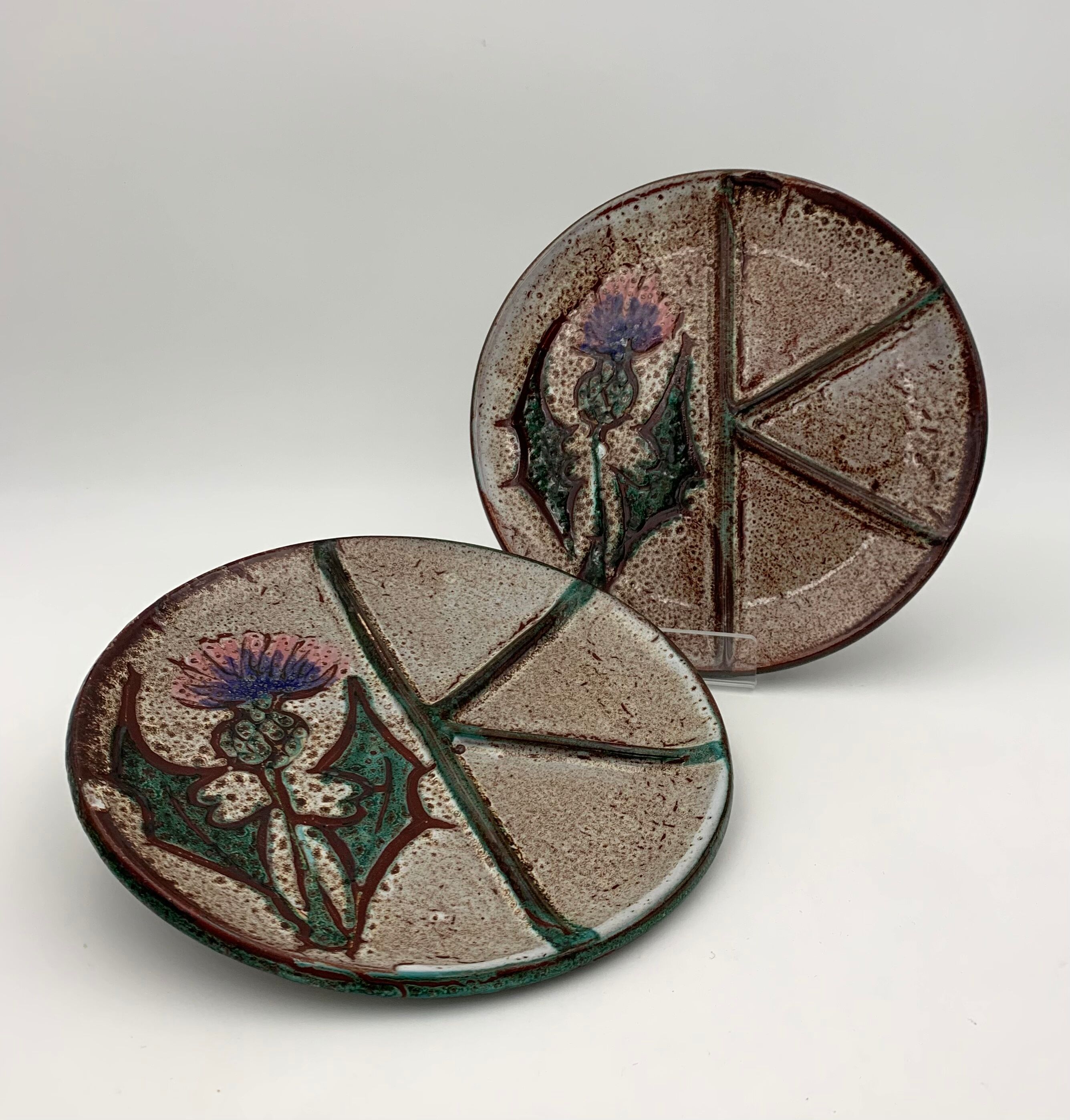 Two vintage plates daniel étienne, vallauris, "chardons" - 1970s