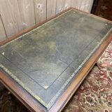 English-style flat desk in mahogany.